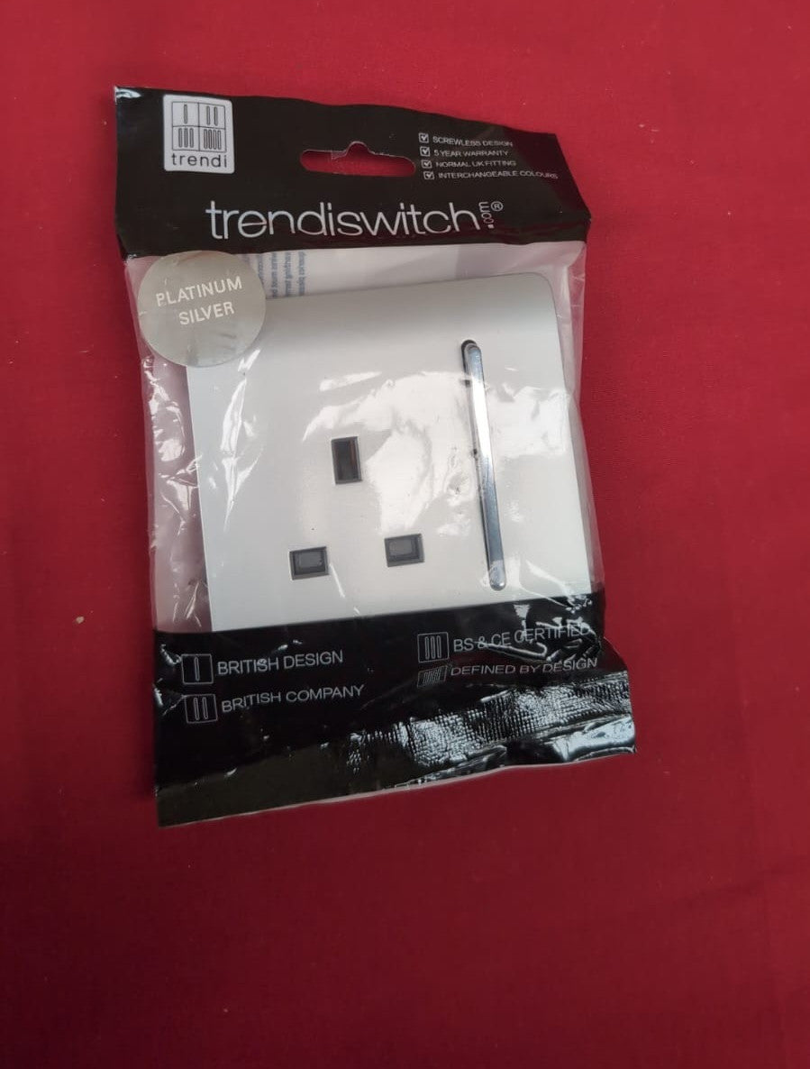 Trendi 1 Gang Raised  Glossy Screwless 13 Amp Single Pole w/Chrome Switched