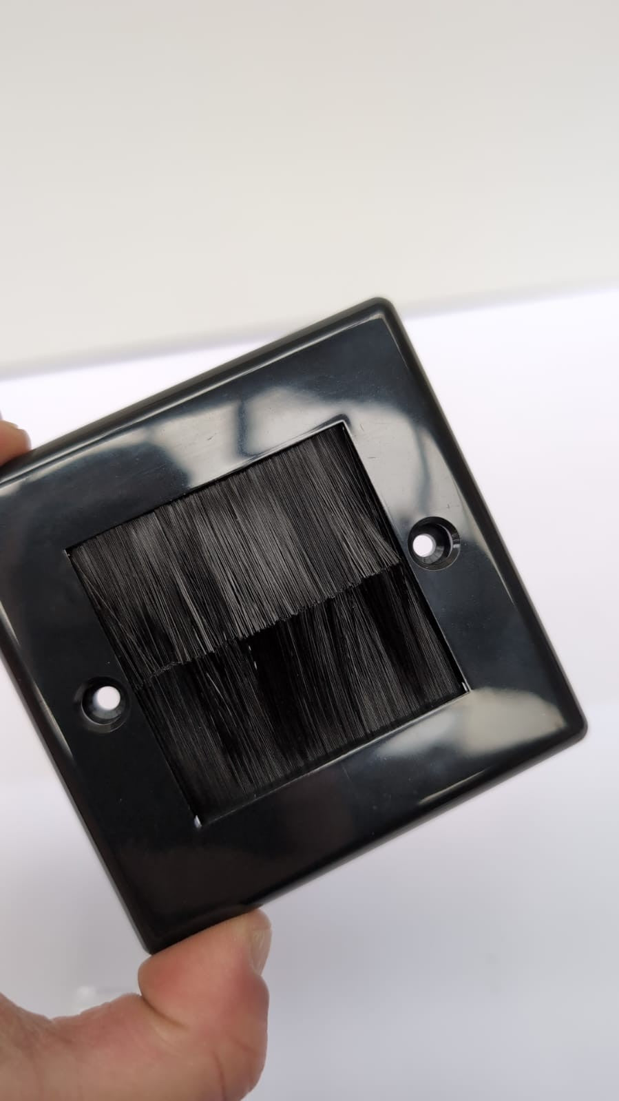 Black Face Plate Brush Single Gang Cable Entry/Exit Wall Plate 85 x 85mm/50 x 50