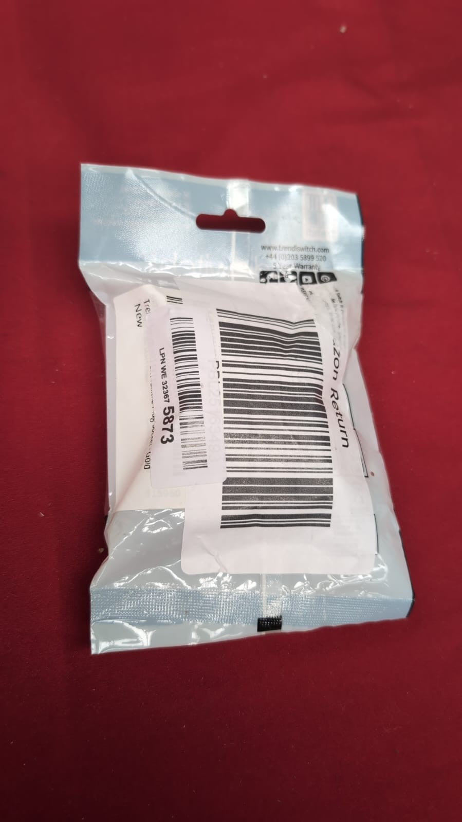 Trendi 1 Gang Raised  Glossy Screwless 13 Amp Single Pole w/Chrome Switched