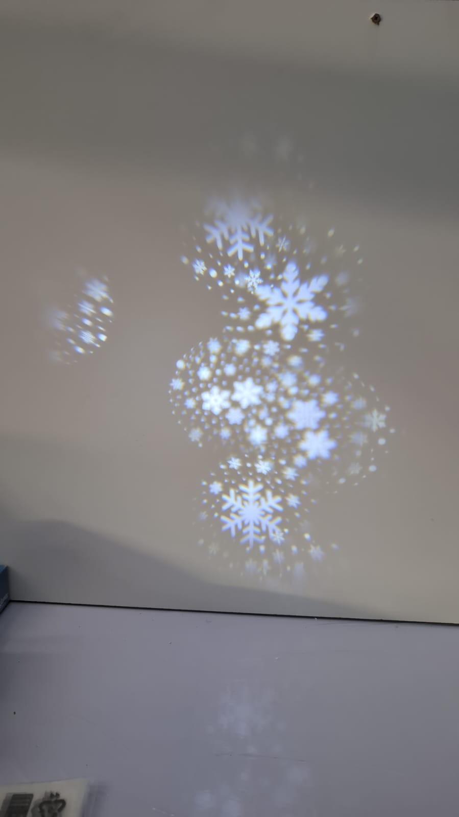 Snowflake Projector Lights Outdoor,9W Super Brighter,Snowfall Lamp (box damaged)