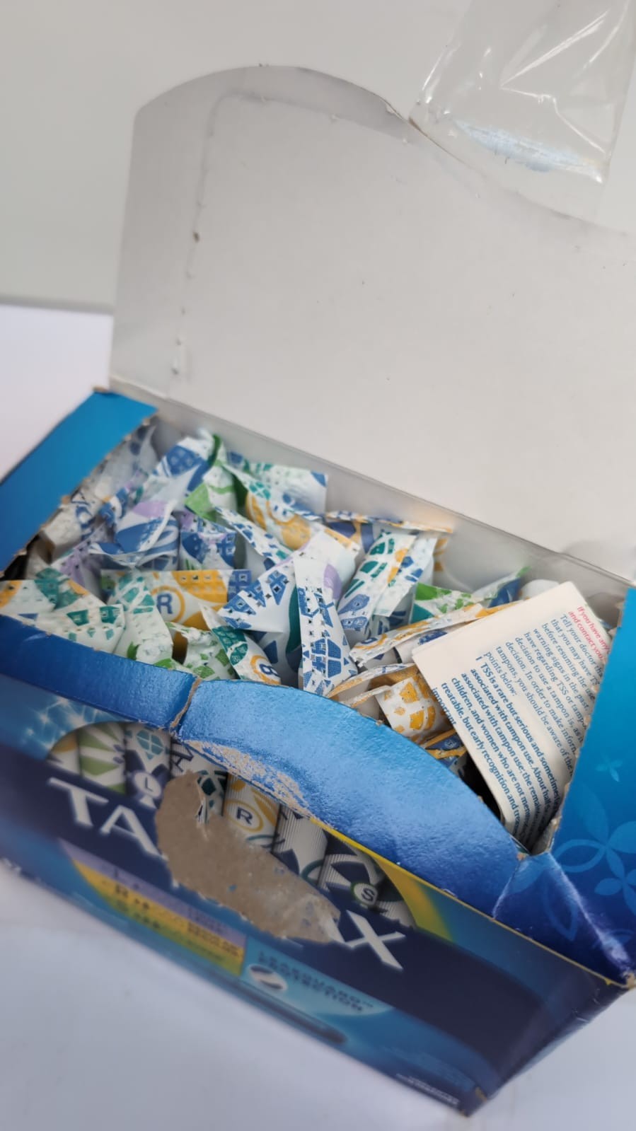 Tampax Pearl Plastic Tampons, Multipack, RegularSuper Absorbency47(BOX DAMAGED)