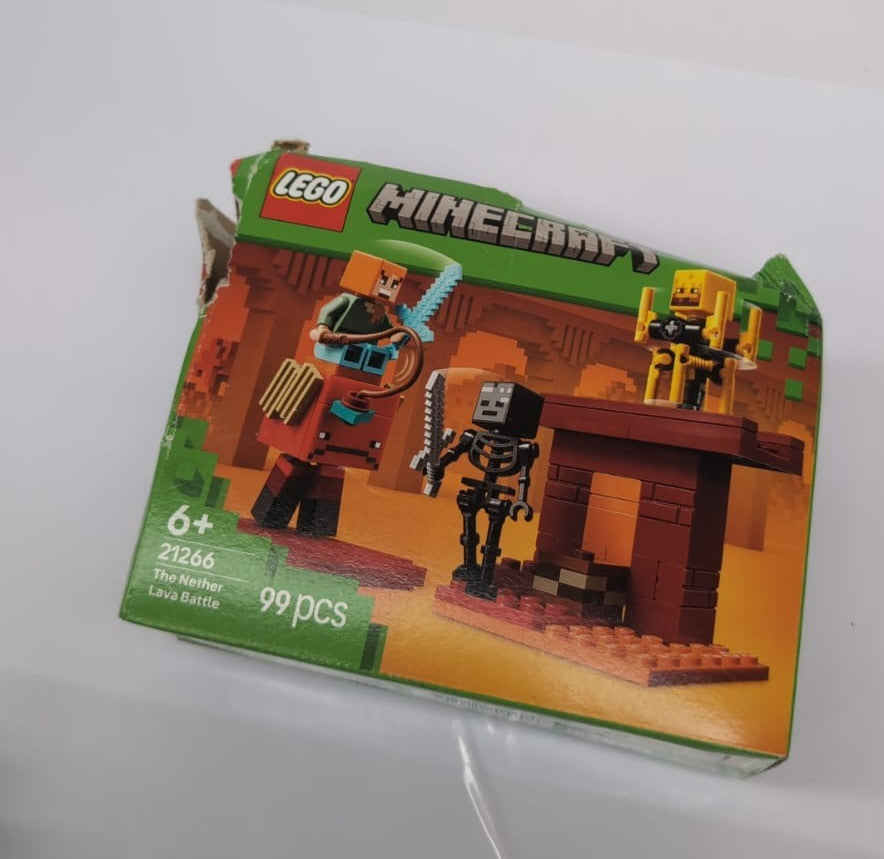 LEGO Minecraft Nether Lava Battle 21266 – Alex & Mobs Set (Box Damaged)