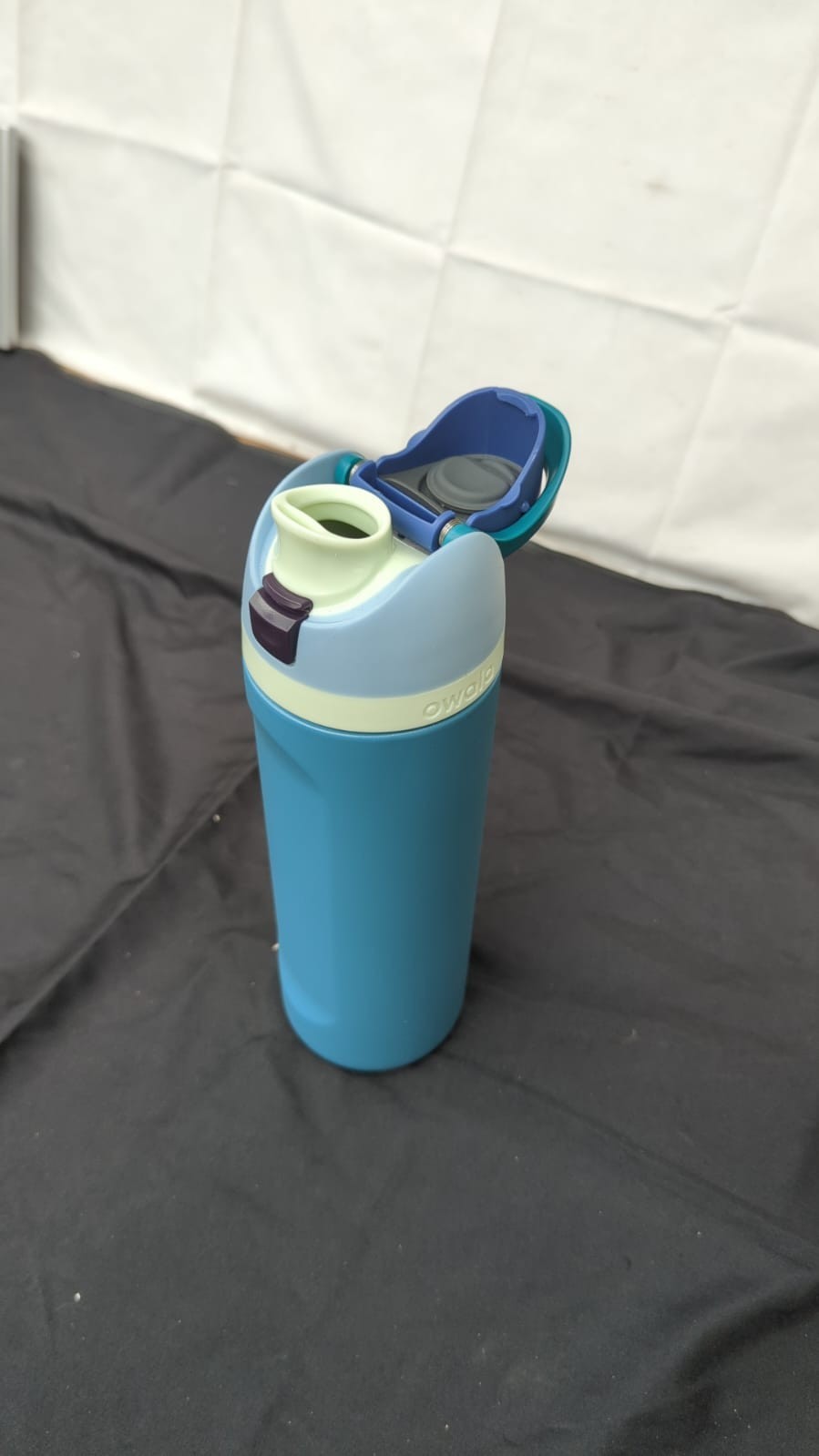 Owala FreeSip Insulated Stainless Steel Water Bottle  710ml,(NO PACKAGING)