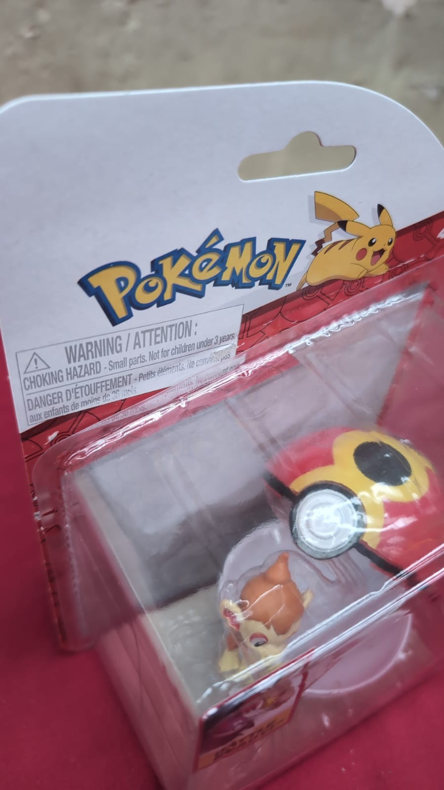 Pokémon Clip ‘N’ Go Chimchar and Repeat Ball - Includes 2" Battle(box damaged)