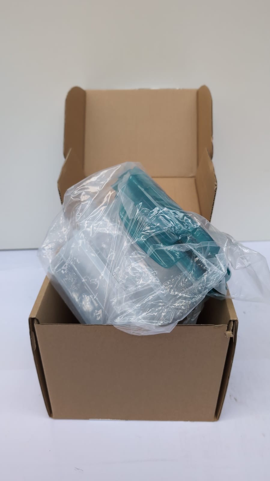 Amazon Basics Air-Locked Leak-Proof, Stackable & Airtight Fridge/Freezer