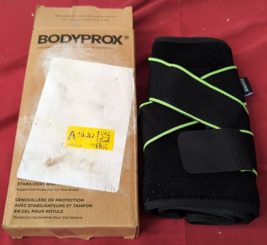 Knee Brace with Side Stabilizers & Patella Gel Pads for Support (box damaged)