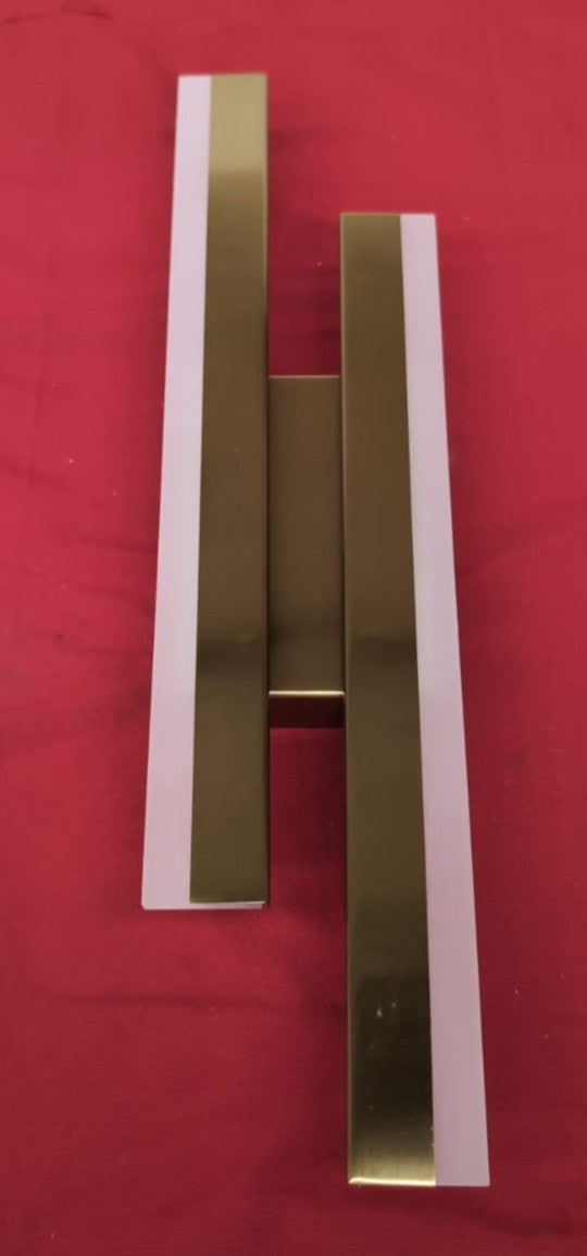 Modern led wall lamp 230v 3000k  (BOX DAMAGED)