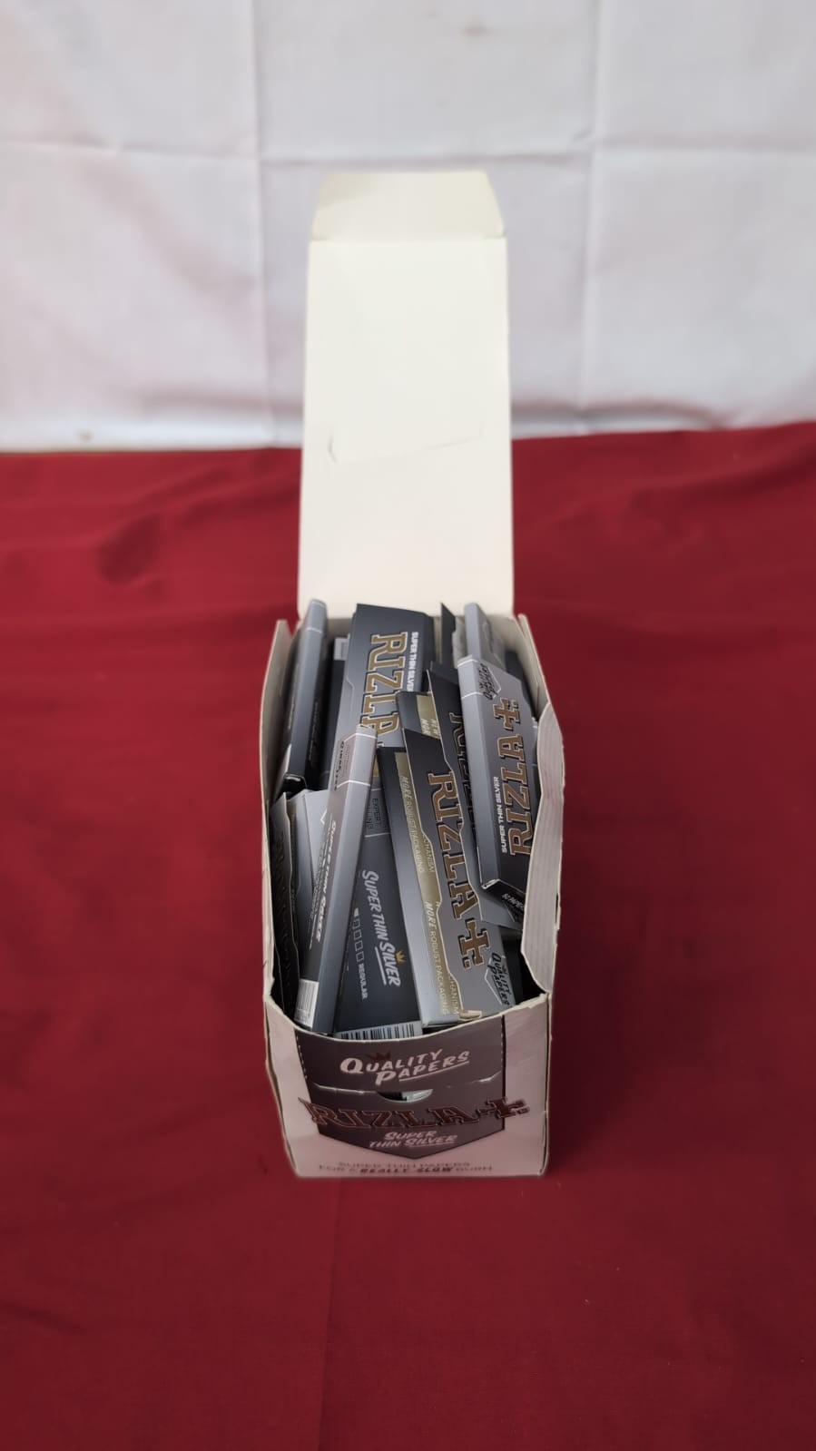 Rizla Regular Silver Rolling Paper approx. 90 regular booklets( box damaged )