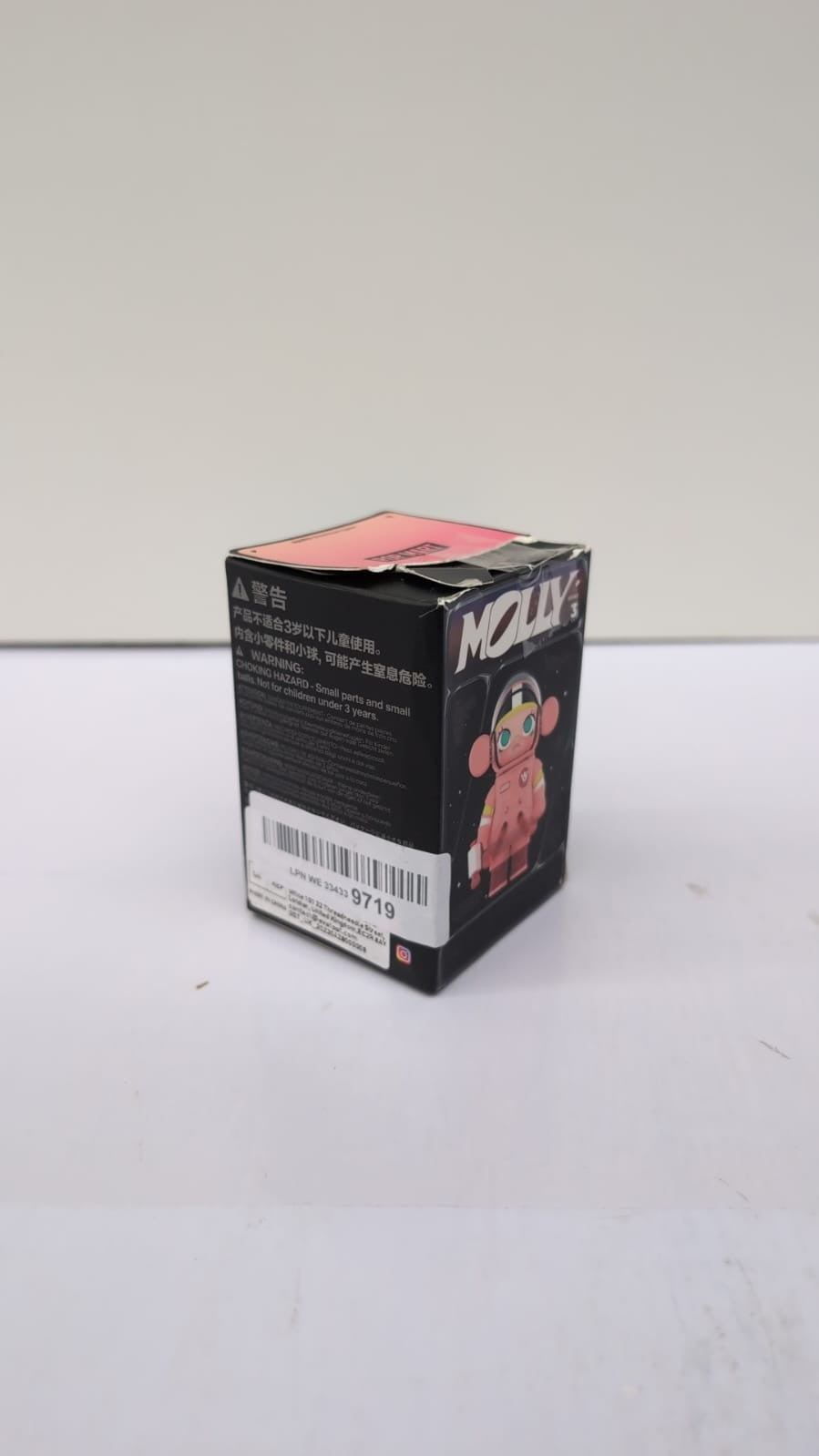 POP MART MEGA SPACE MOLLY (BOX DAMAGED)
