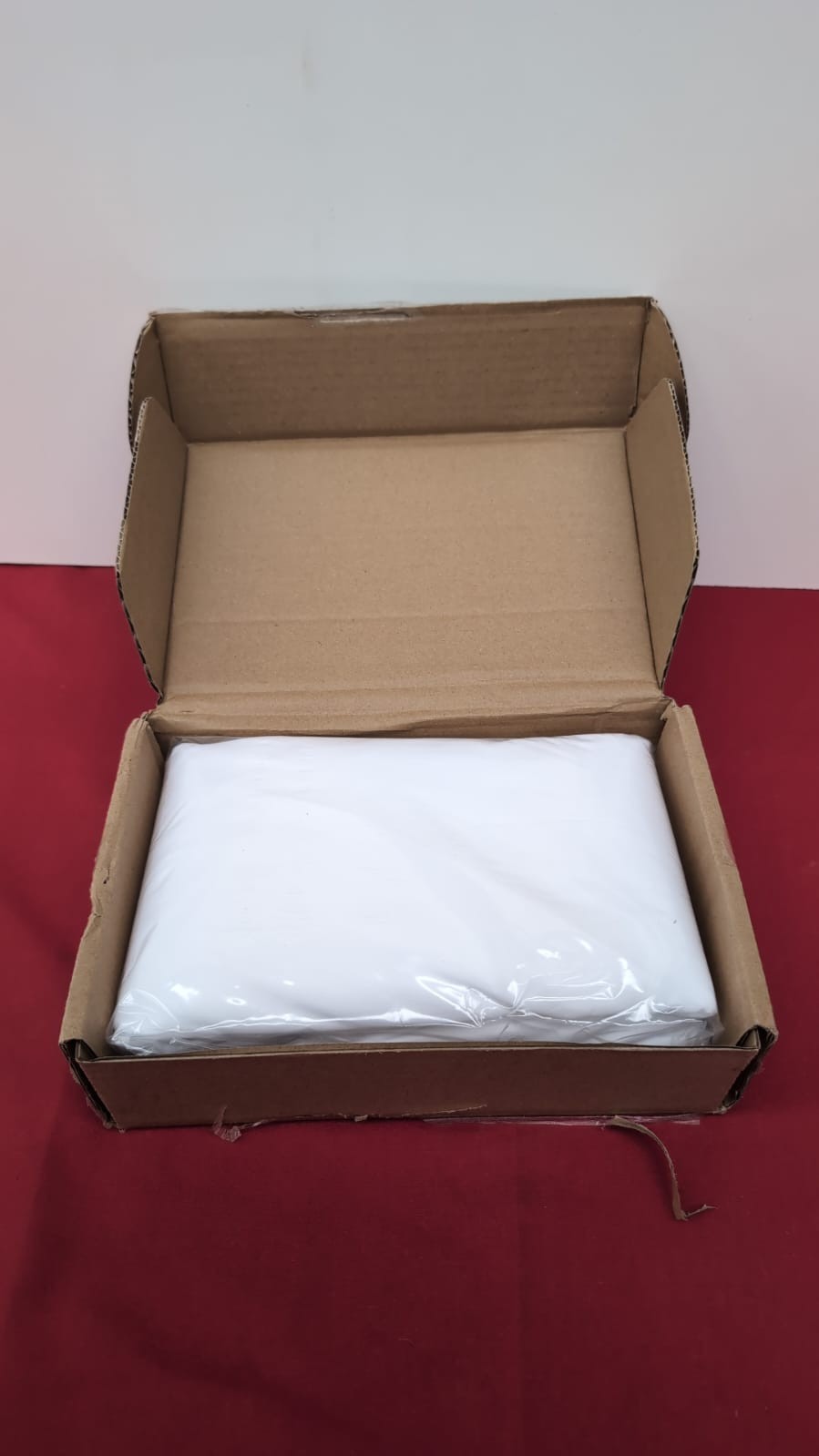 Amazon Basics  Microfibre Fitted Sheet, Deep Pocket,Bright White(BOX DAMAGED)