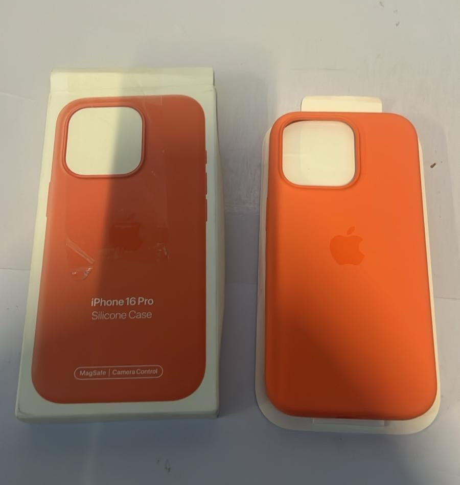 Apple iPhone 16 Pro Silicone Case with MagSafe