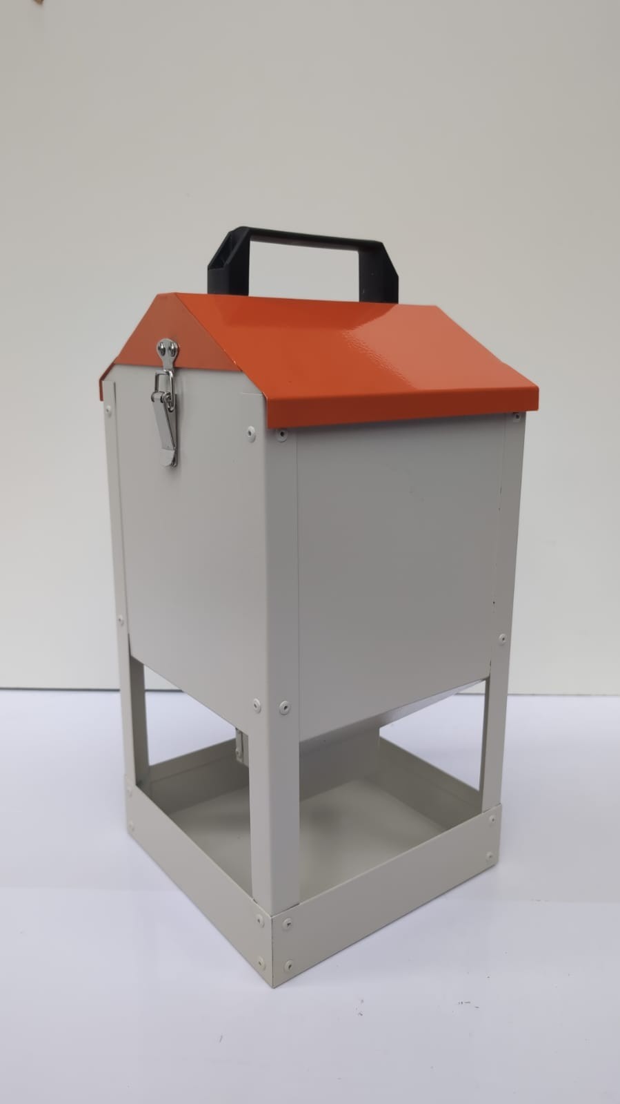 Chicken Feeder, Open Automatic Poultry Feeder,  40 x 20cm(slightly scuffed)