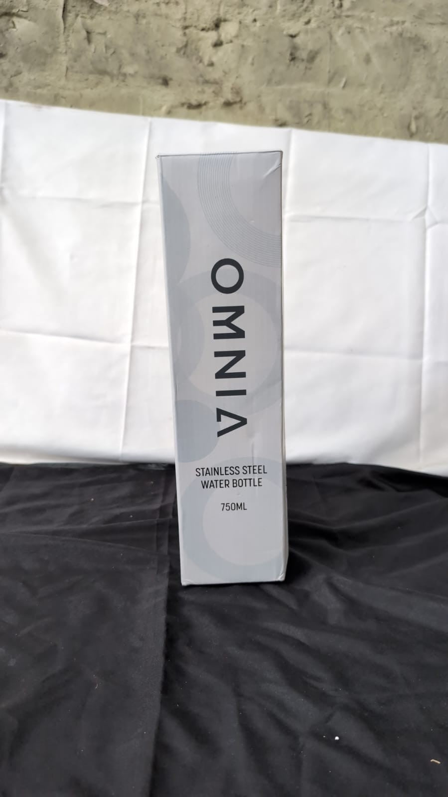 OMNIA Vacuum Insulated Water Bottle, Pink,750ML(slightly dirty/scuffed)
