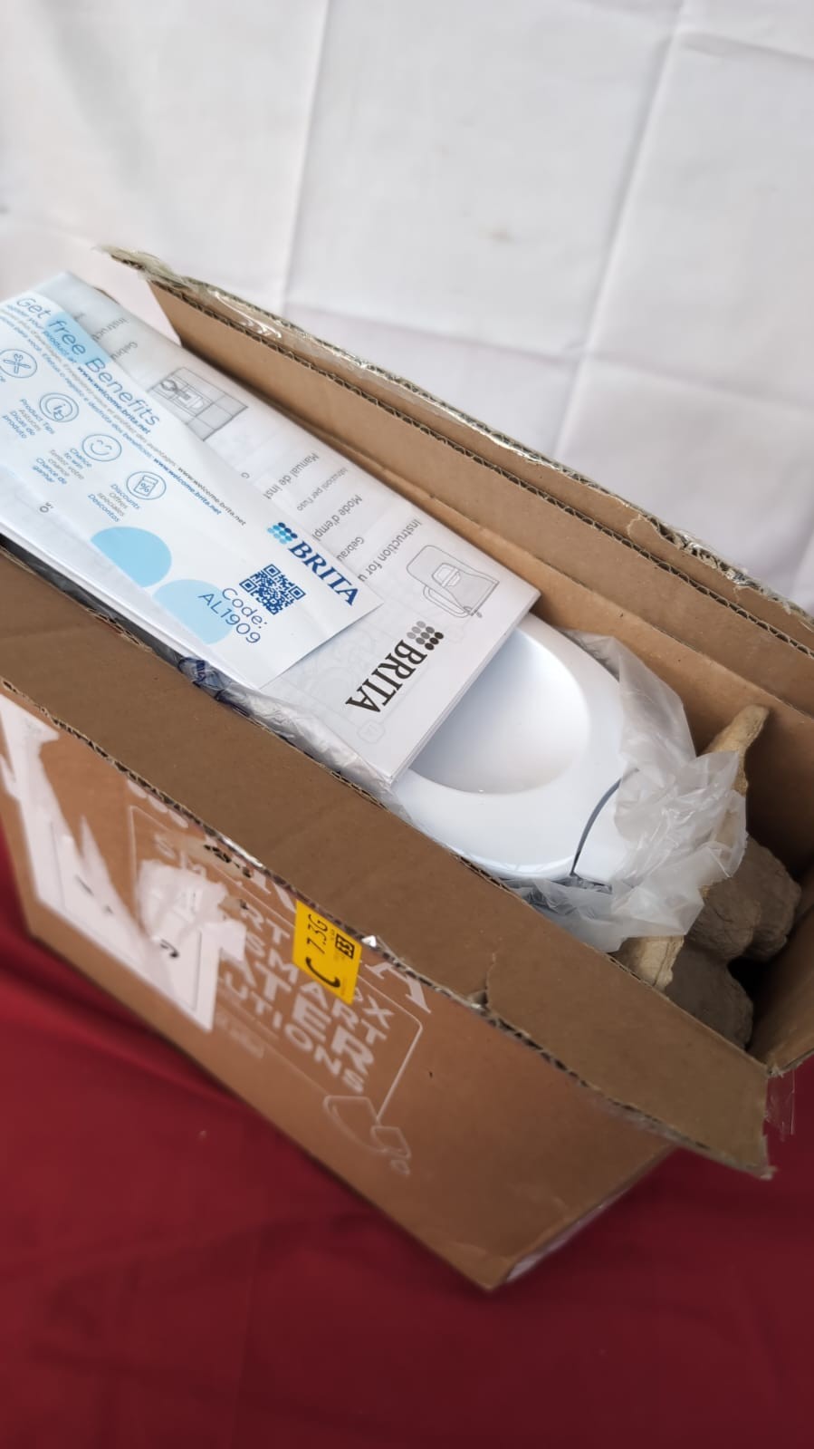 BRITA Aluna Water Filter Jug White 2.4L,fridge-fitting jug  (box damaged)