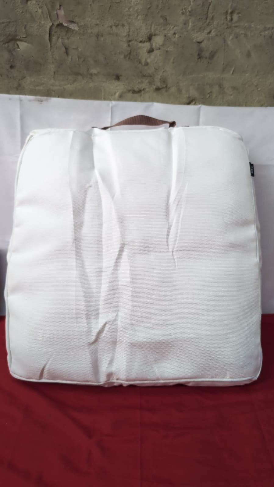 VOLPLE TRAVEL SEAT CUSHION 45CM X 45CM WHITE