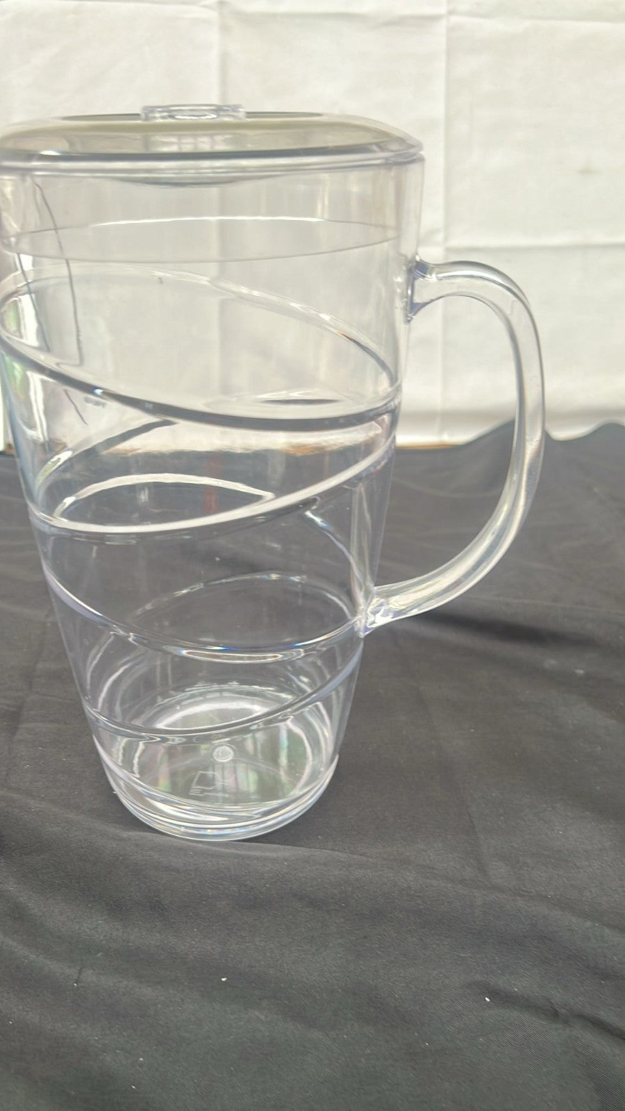 LIVIVO Swirl Design 2L Plastic Pitcher Jug with Lid and Vented Spout