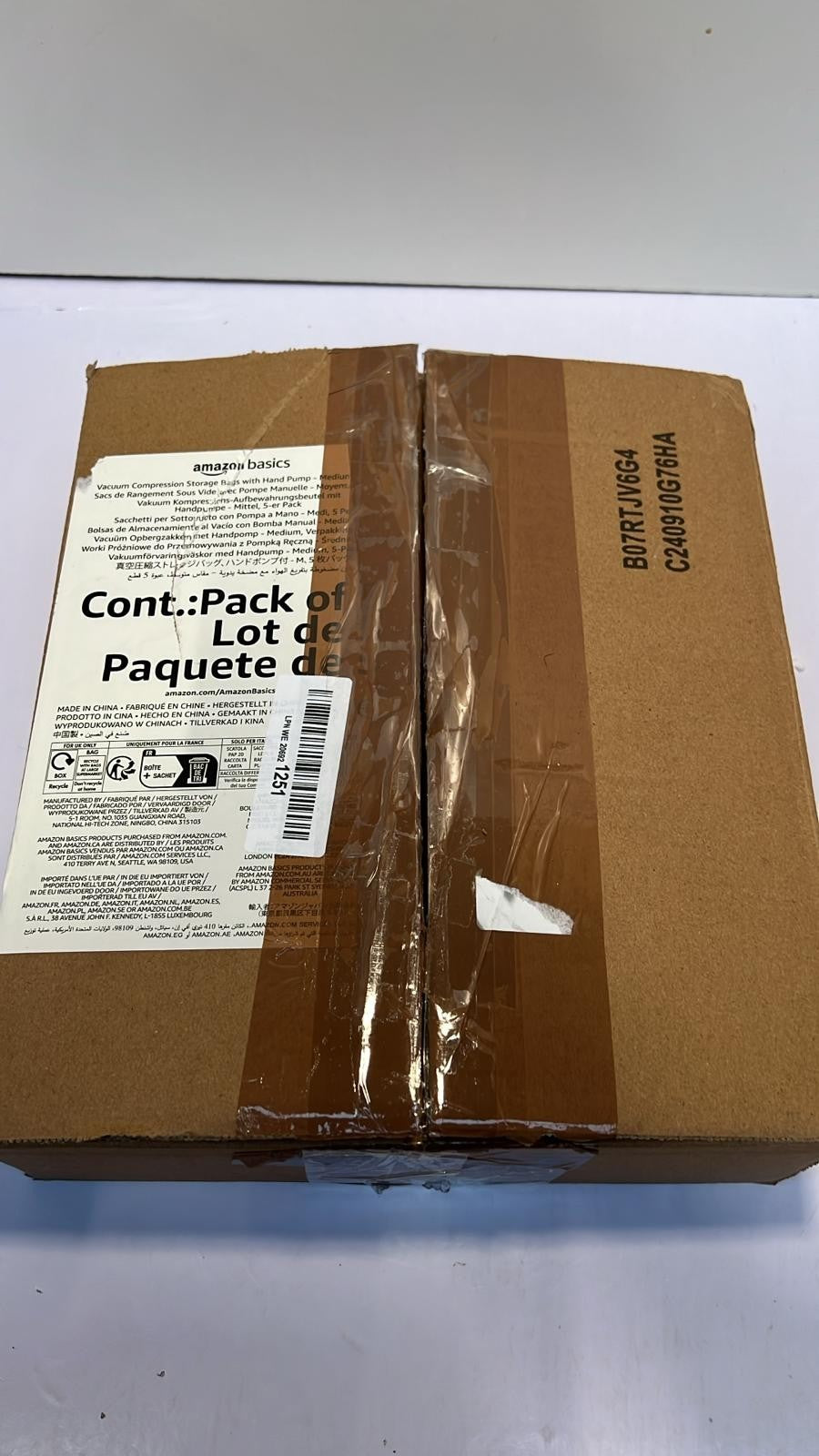 Amazon Basics Vacuum Compression Storage Bags with Airtight Valve and Hand Pump