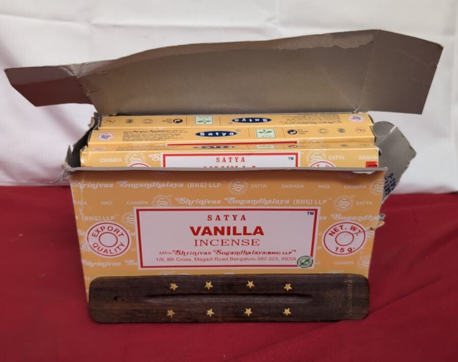 Satya Vanilla Incense Sticks – 11 Pack with wooden incense stick holder