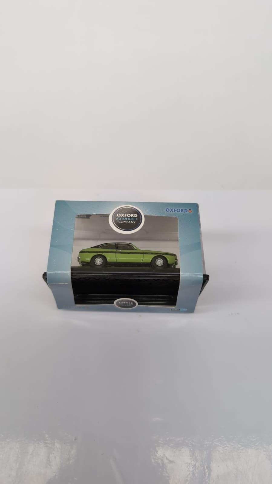 Oxford Ford Capri MkII Lime Green Only Fools & Horses vehicle (packagingdamaged)