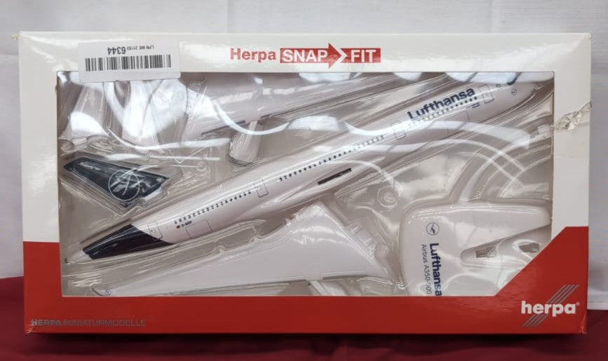herpa 612319 - Airbus A380, Lufthansa Double Decker, Wings, (packaging damaged)