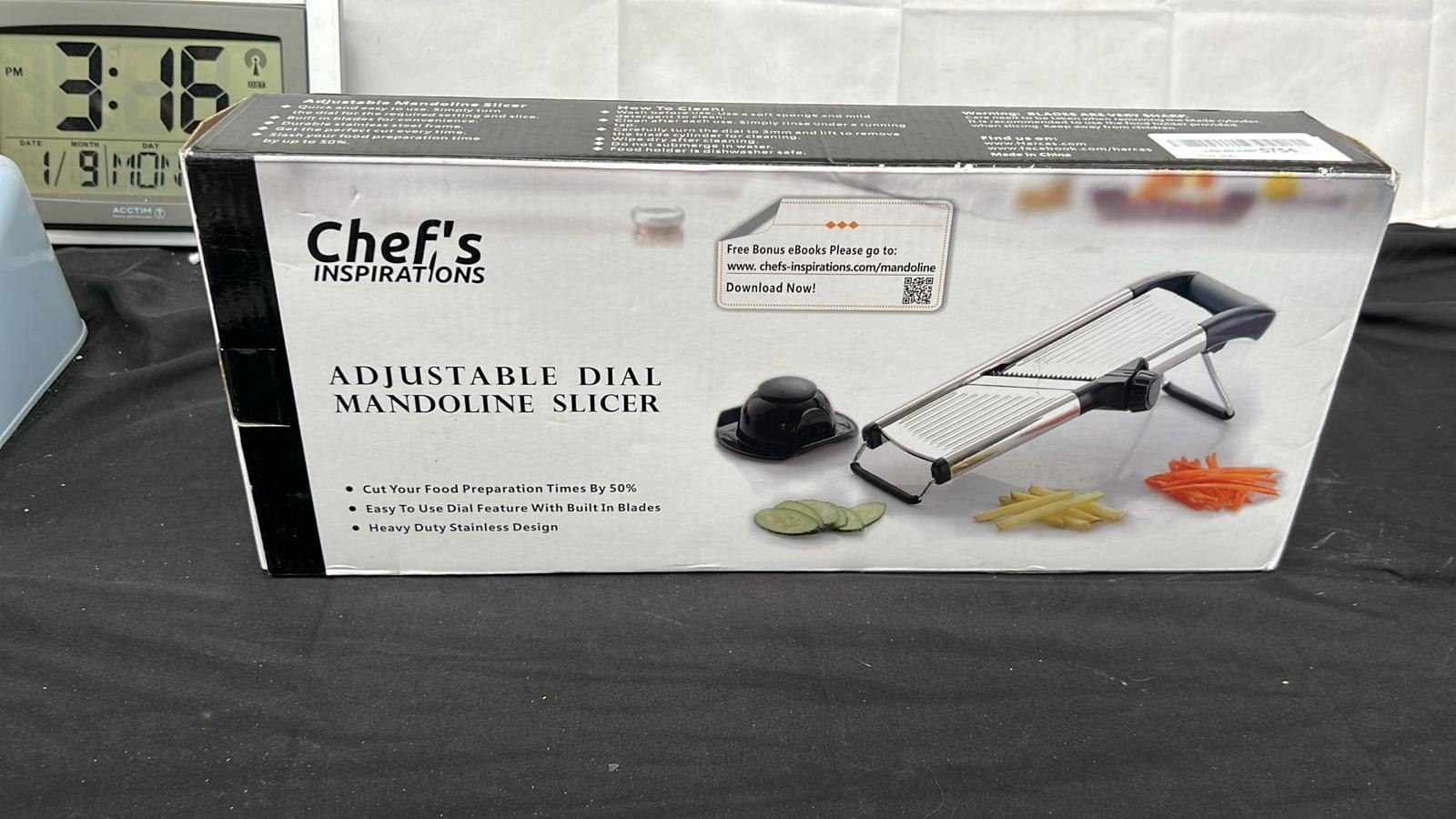 Adjustable Mandoline Slicer – Stainless Steel (BOX DAMAGED)