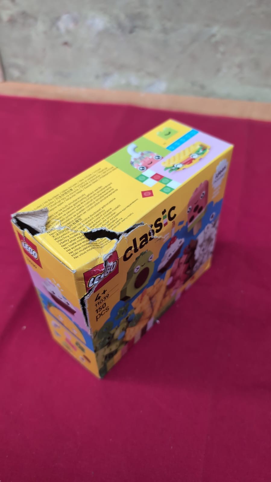 LEGO Classic Creative Food Friends Playset, Assorted Bricks11039 (box damaged)