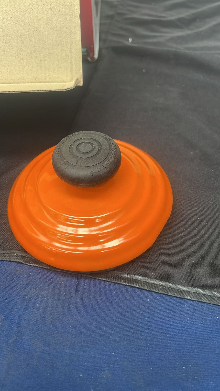 Le Creuset Traditional Stove-Top Kettle with Whistle (BOX DAMAGED)