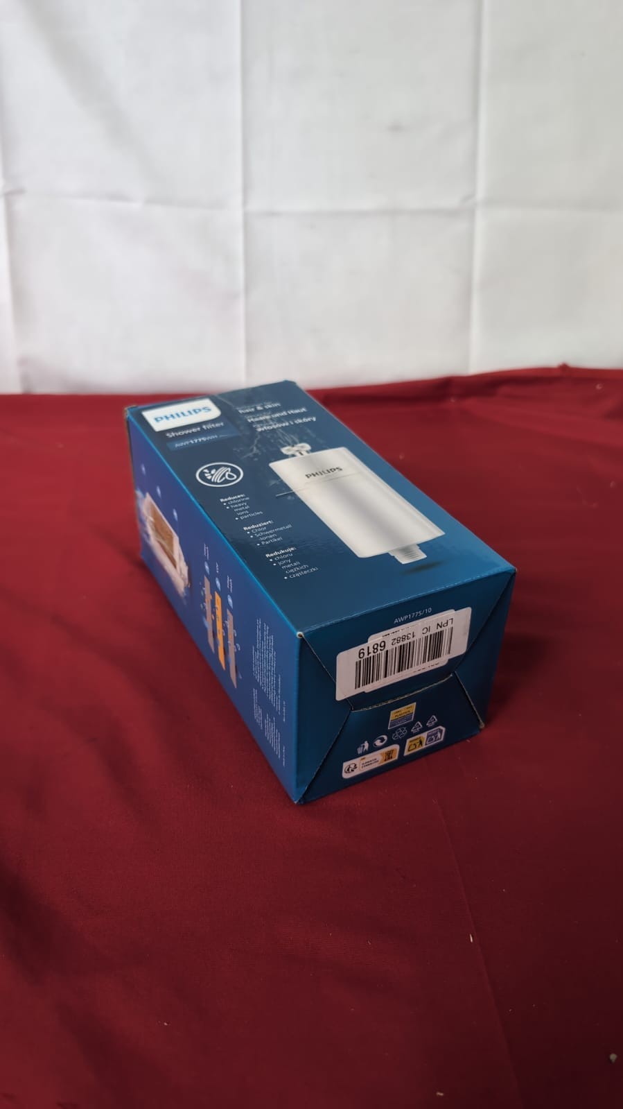 Philips Water in-Line Shower Filter and 1 Replacement Cartridge(box damaged)