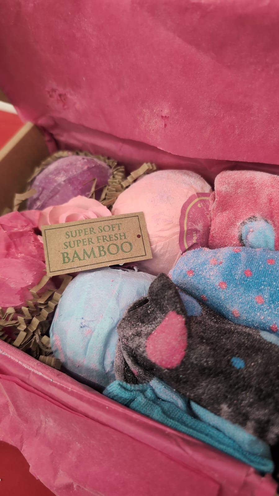 Luxurious and Aromatic (warehouse damage - 3 bath bombs, 3 pairs  socks)