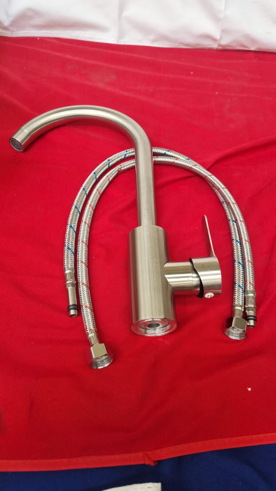 Kitchen Faucet Silver Single Handle Pull-Out Kitchen Faucet Single Hole (no box)