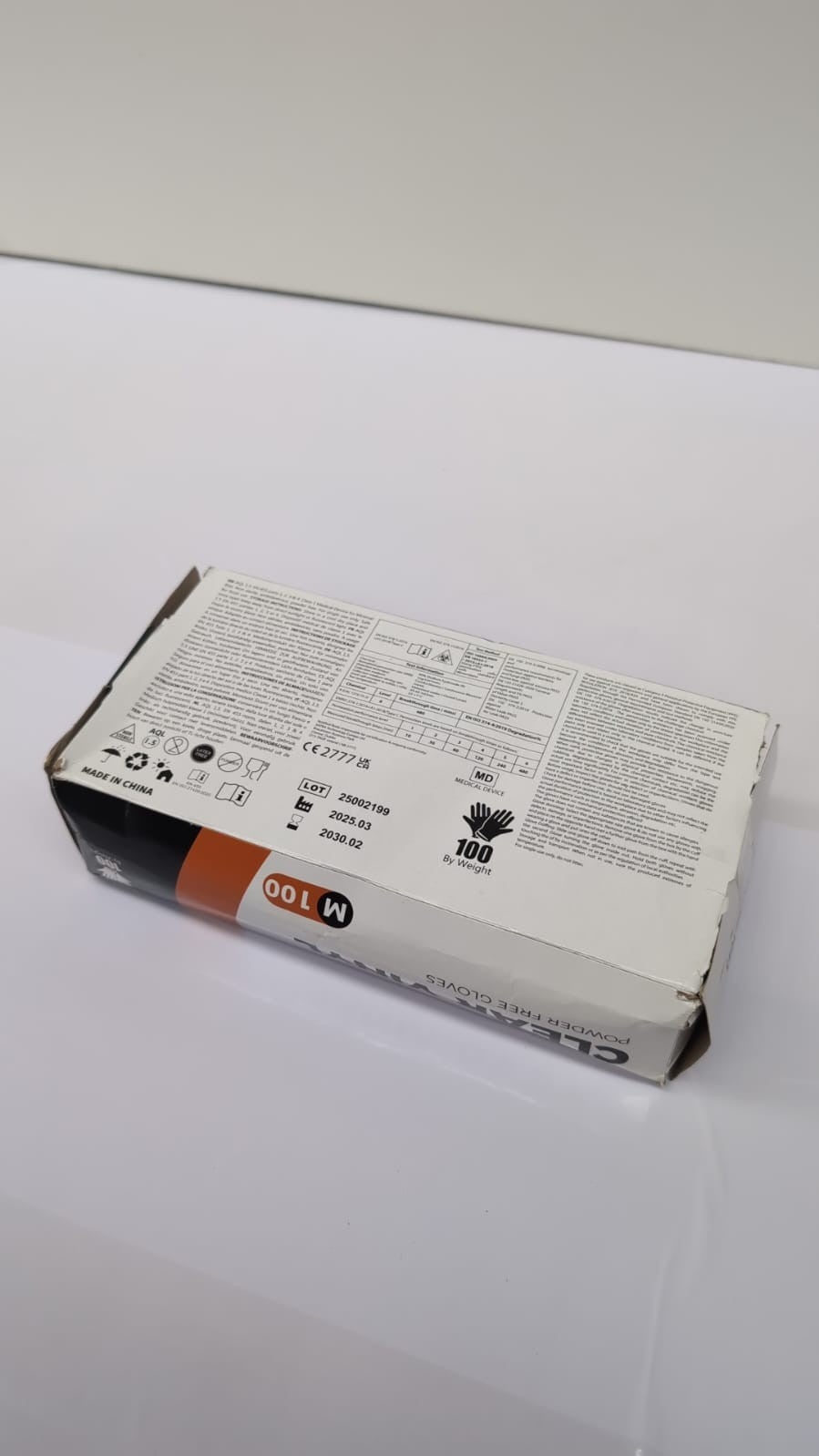 Vinyl Disposable Gloves Medium, Powder-Free, Box of 100 (Packaging Damaged)
