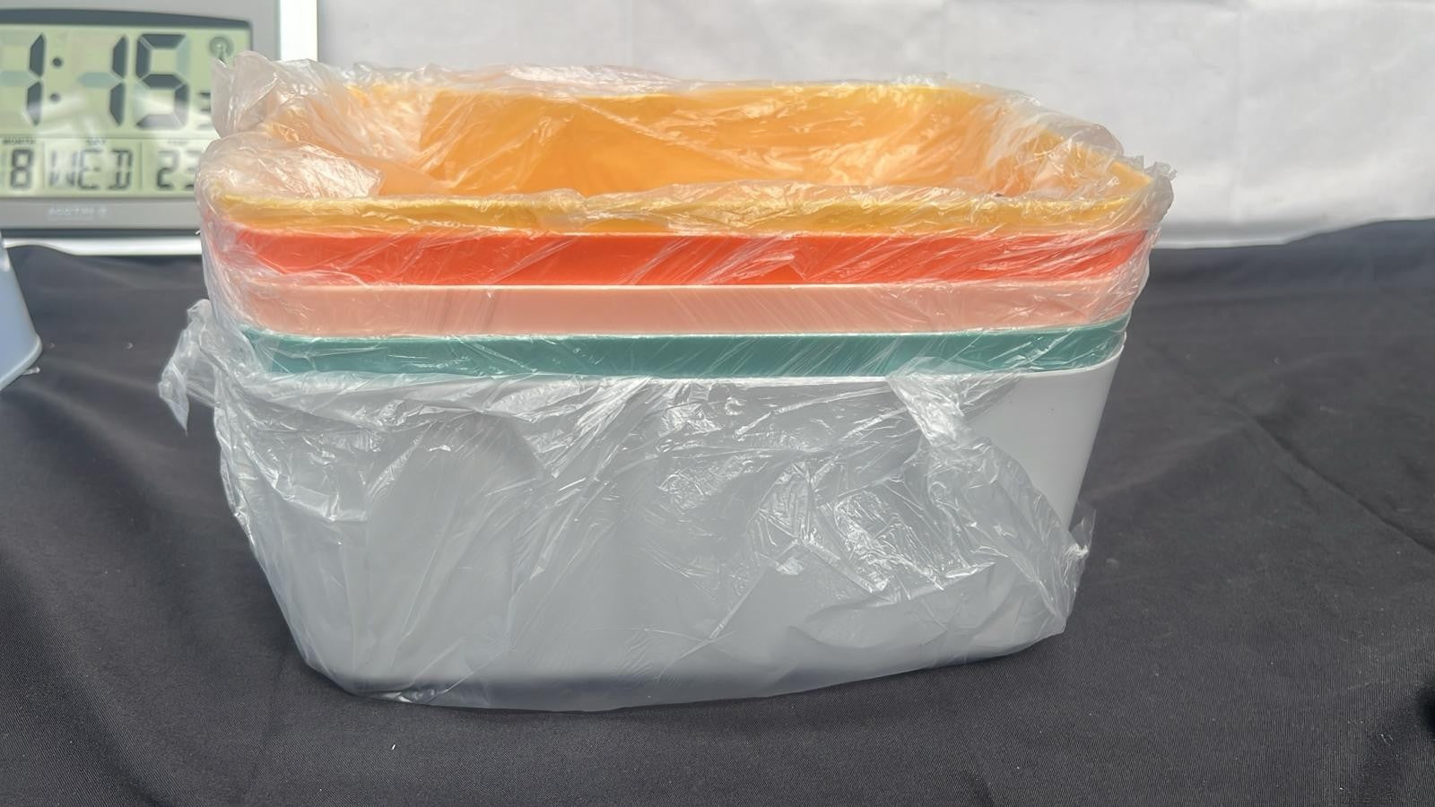 5Pcs Plastic Storage Boxes, Multiple Colors Storage Baskets 23x16cm,(box damage)