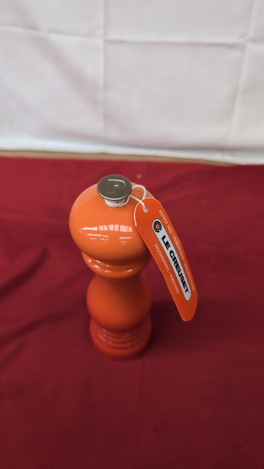 Le Creuset Classic Adjustable Pepper Mill Grinder, Chip-resistan(small chip)