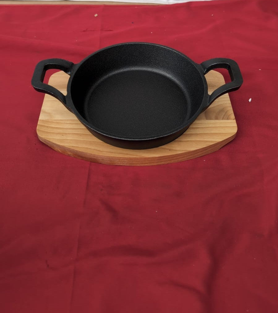 Judge Sizzle & Serve Gratin Dish,Cast Iron Skillet w/ Wooden Stand(box damaged)