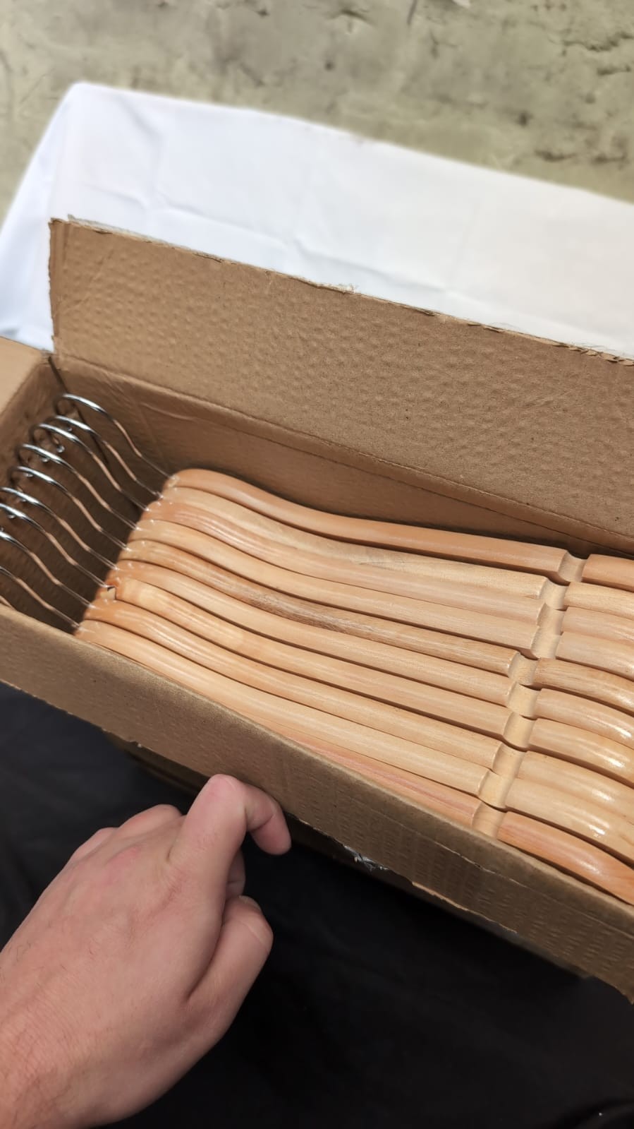 KEPLIN Strong Natural Wood Wooden Coat Hangers 20Pack(box damaged)