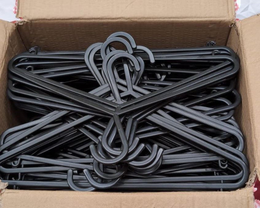REQUISITE NEEDS Adult Coat Hangers of Strong (box damaged - approx. 80 pieces)