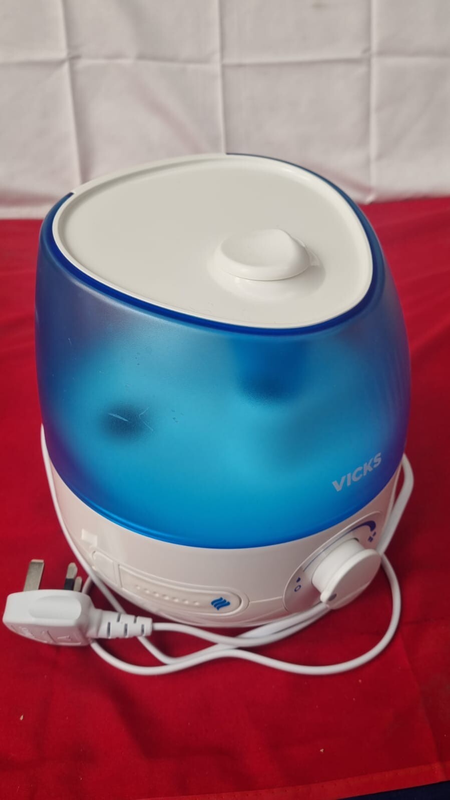 Vicks Mini Cool Mist ultrasonic humidifier - 1.8 L Tank (no pads box damaged)