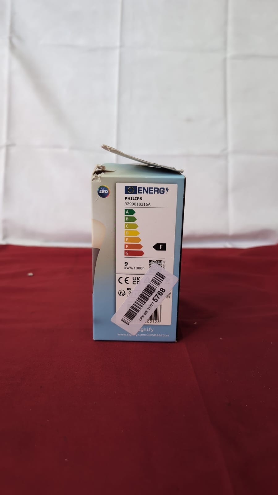 Philips Hue White A60 Smart LED Light Bulb [E27 Edison Screw] (box damaged)