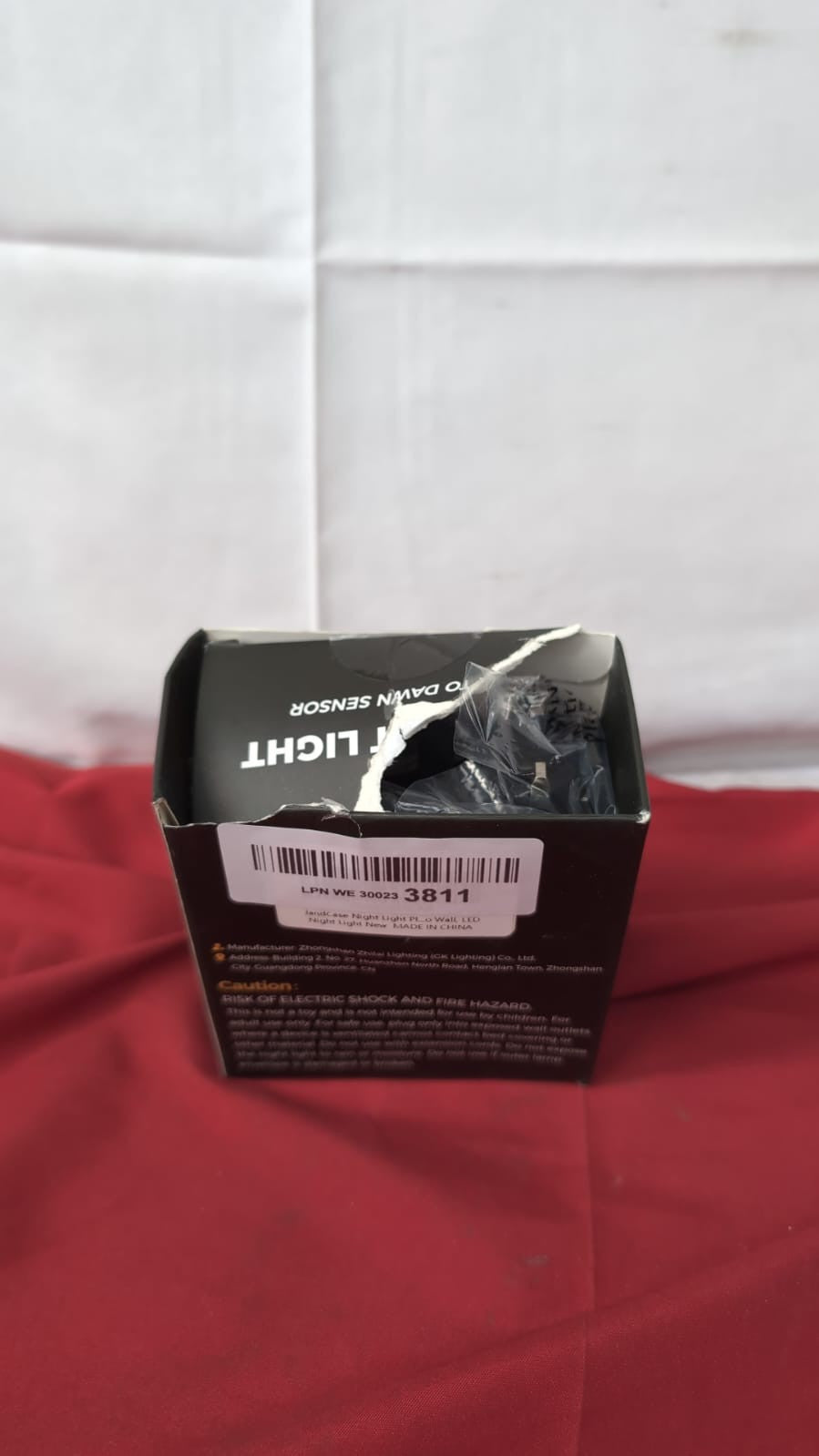 Night Light Plug in Wall, 1 Pack Vintage with Dusk to Dawn (packaging damaged)