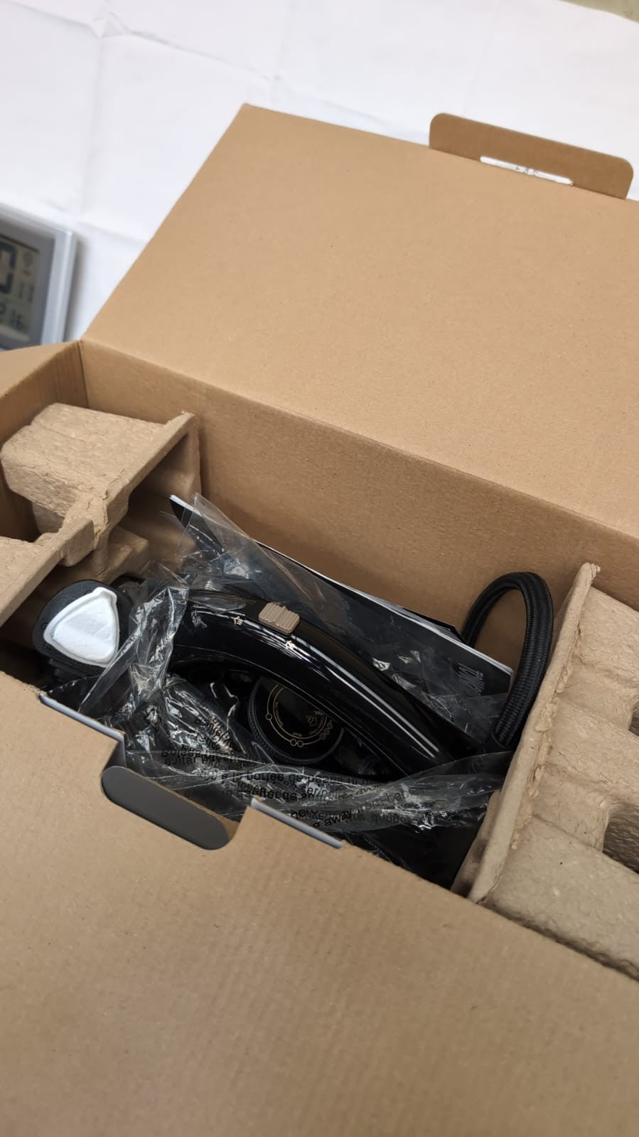 Tower  Ceraglide Steam Generator with Steam Shot Button Gold &Black(BOX DAMAGED)
