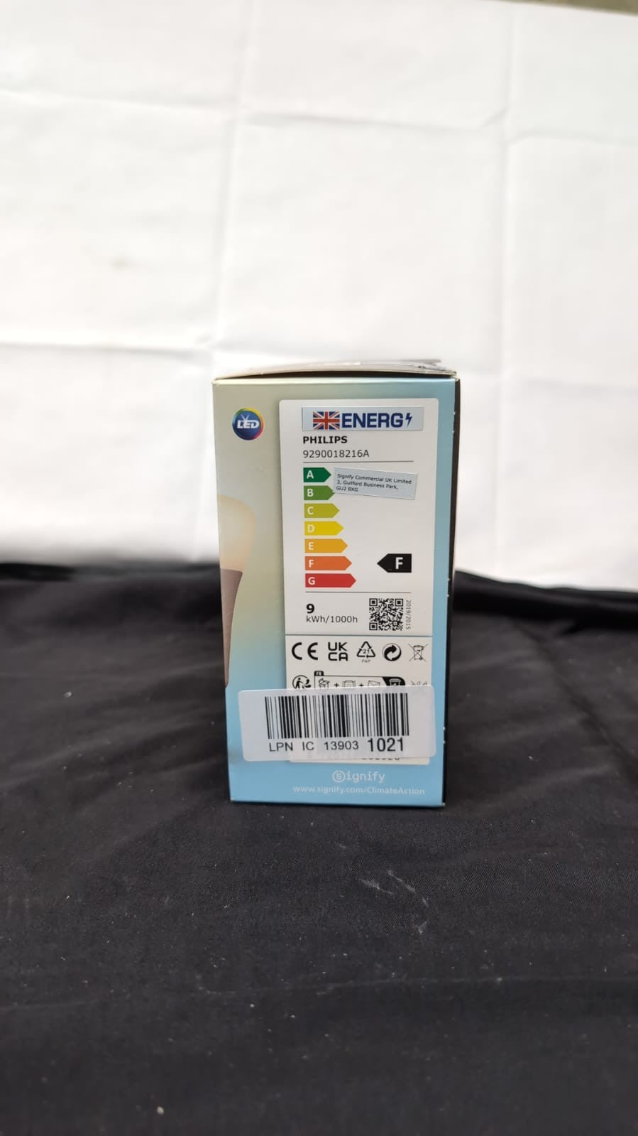 Philips Hue White A60 Smart LED Light Bulb [E27 Edison Screw] (box damaged)