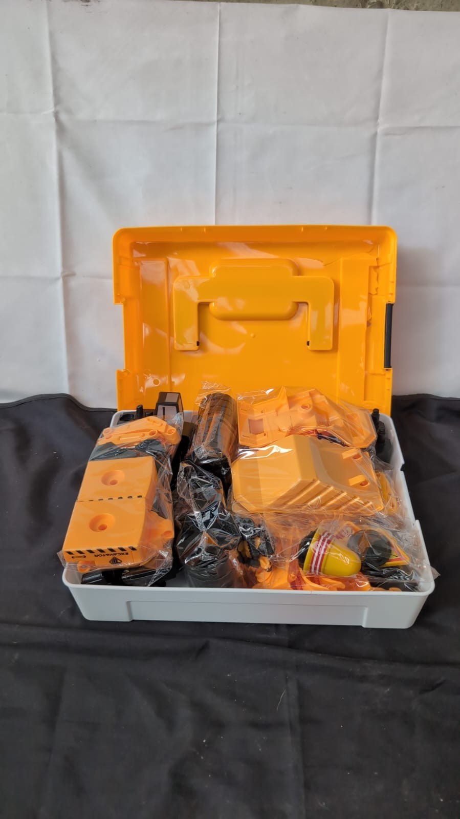 Vanplay 6 in 1 Take-Apart Construction Vehicles include Toy Drill (box damaged)