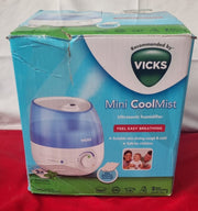 Vicks Mini Cool Mist ultrasonic humidifier - 1.8 L Tank (box damaged no pads)