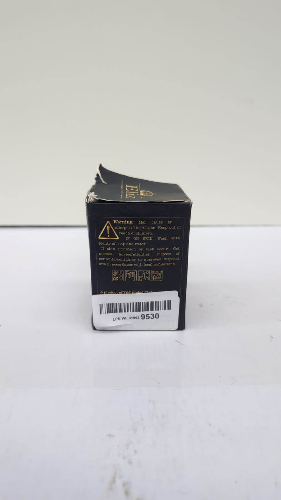 ‎Eliz London  Merry Christmas Cinnamon Scented Candle(box  damaged)