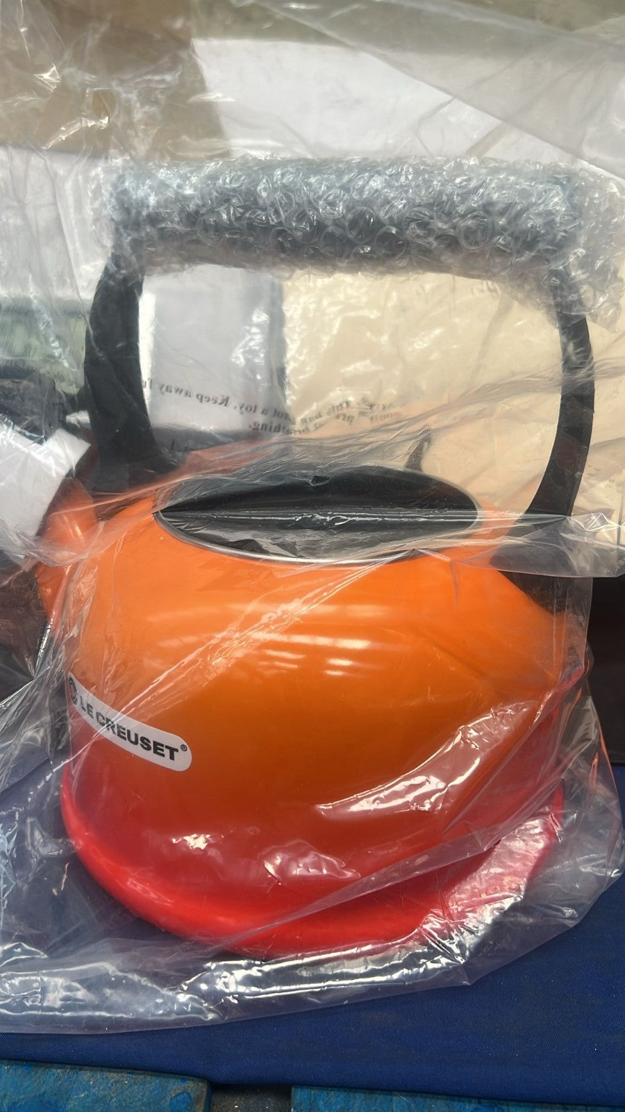Le Creuset Traditional Stove-Top Kettle with Whistle (BOX DAMAGED)