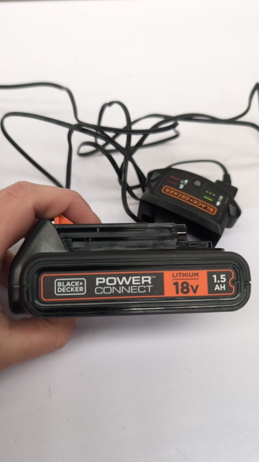 BLACK & DECKER BATTERY LITHIUM 18V 1.5Ah AND N494099 18v Lithium Charger