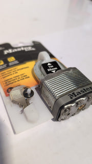 Master Lock  1-3/4-Inch Wide Magnum Laminated Steel Padlock(WAREHOUSE DAMAGE)