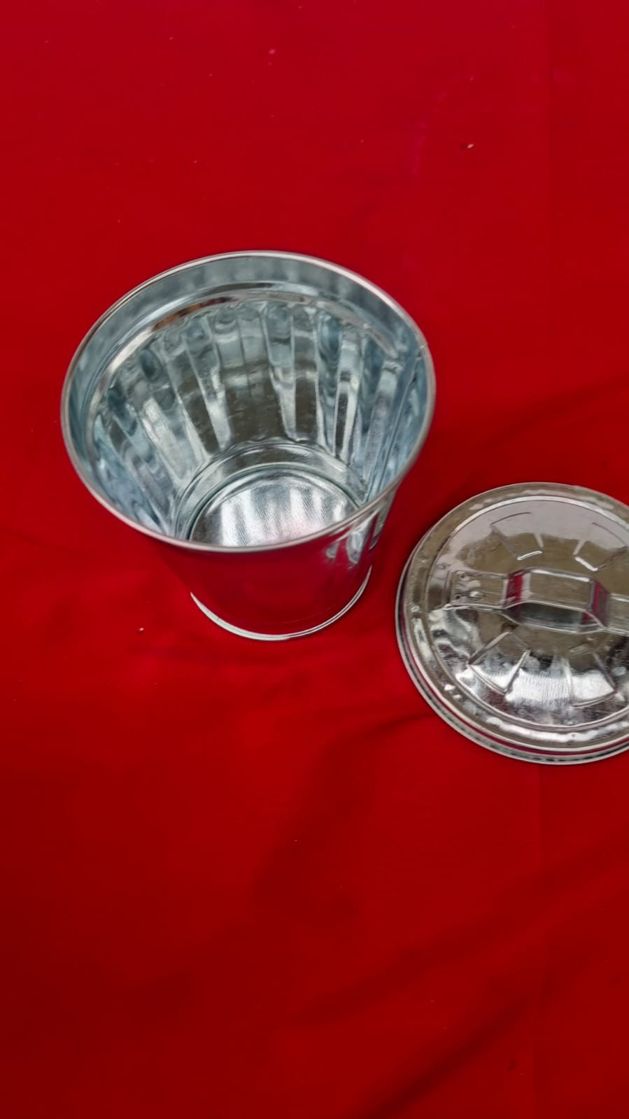 Silver Mini Galvanized Trash Can with Lid Mini Wastebasket Trash Can Small Metal