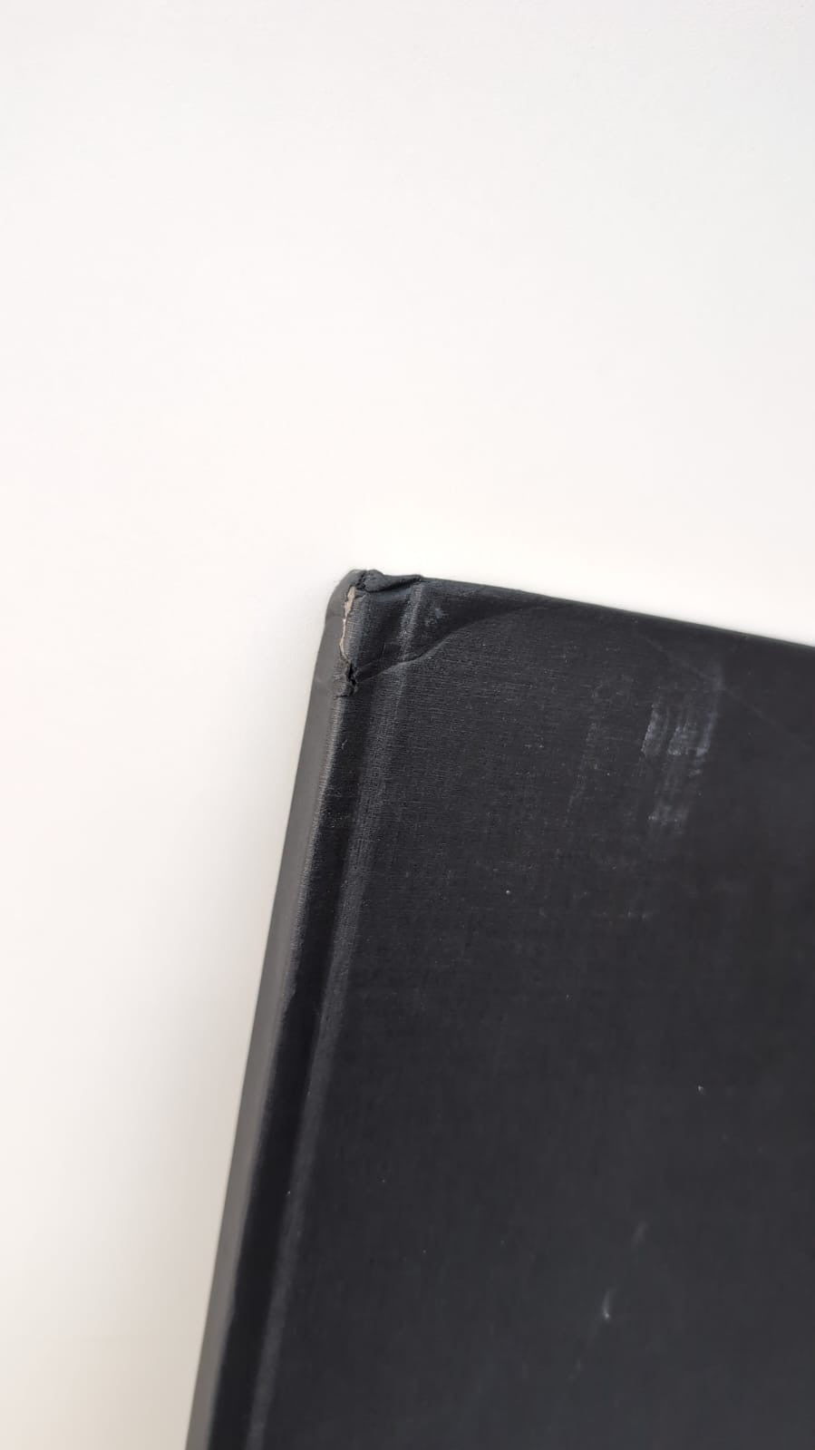 Daler-Rowney Ebony A3 Smooth Sketchbook, Casebound (front cover scuffed)