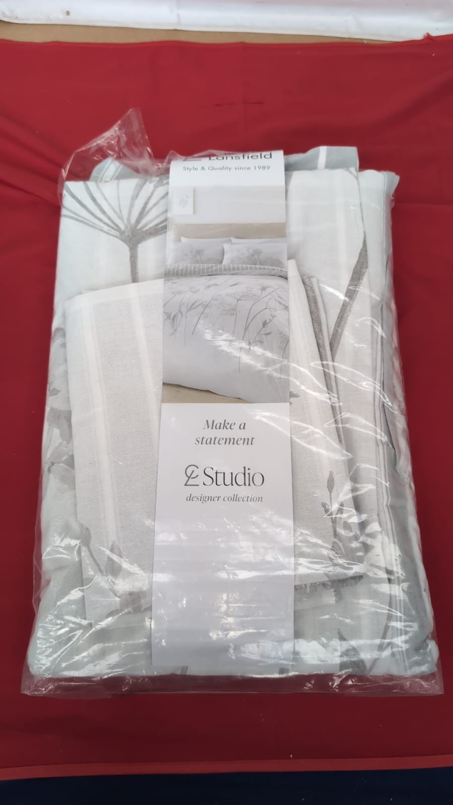 Meadowsweet Floral Reversible King Duvet Cover Set (packaging damaged)
